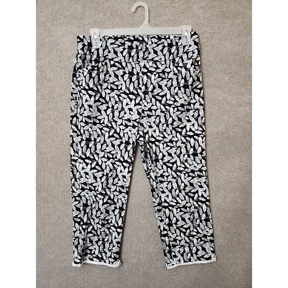 Chicos Perfect Stretch Capri Pants Womens 2 US 12 Black White Leaves Pull On - Picture 1 of 8